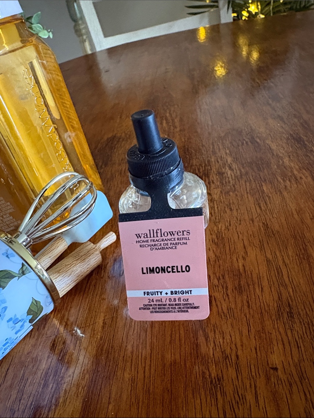 Bundle of Kitchen Lemon Hand Soaps Kitchen Wallflower & 1 Limoncello plug in - Picture 8 of 9